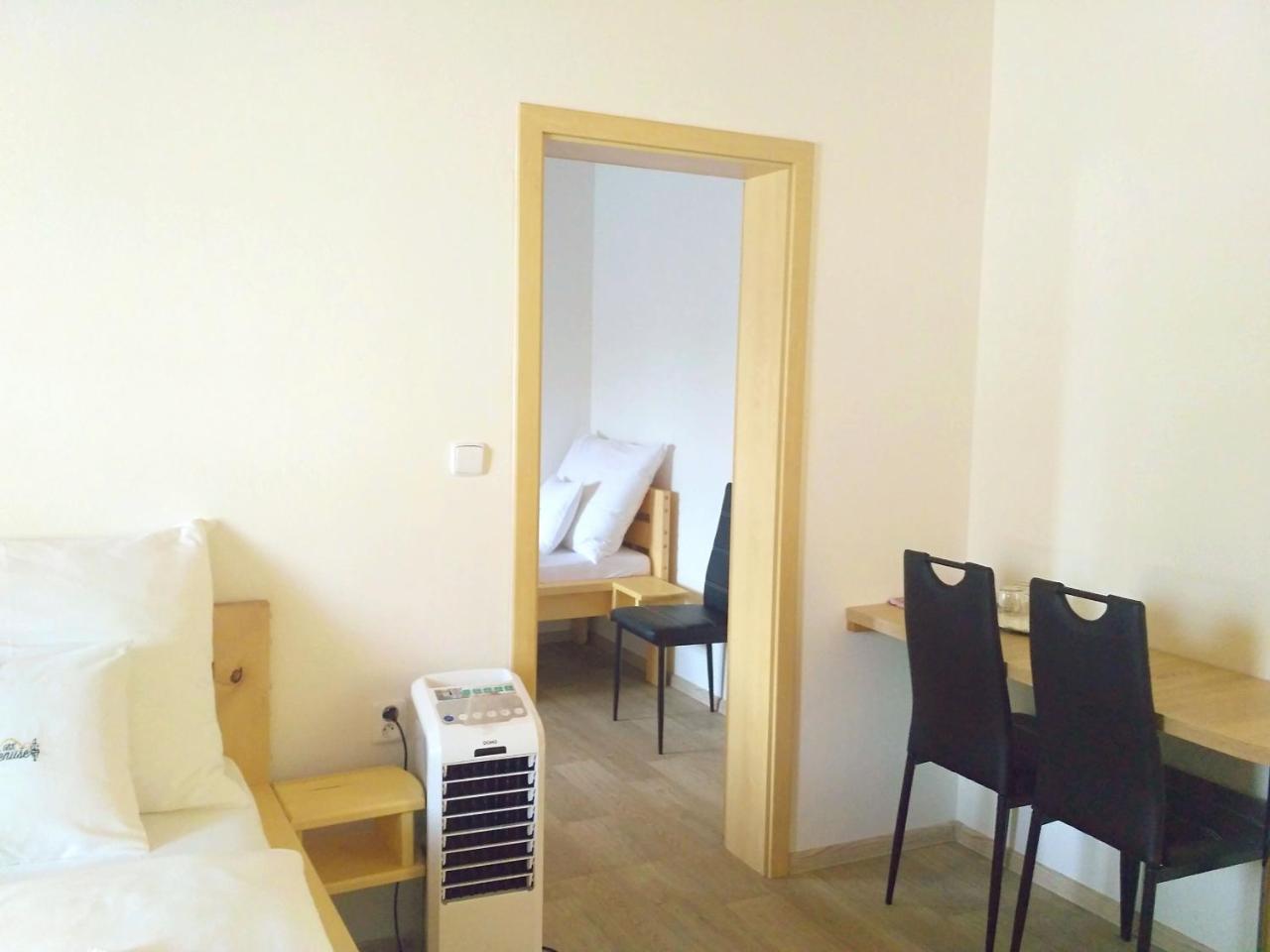 Rodinny Wellness Hotel U Langru Dolni Vestonice Exterior photo